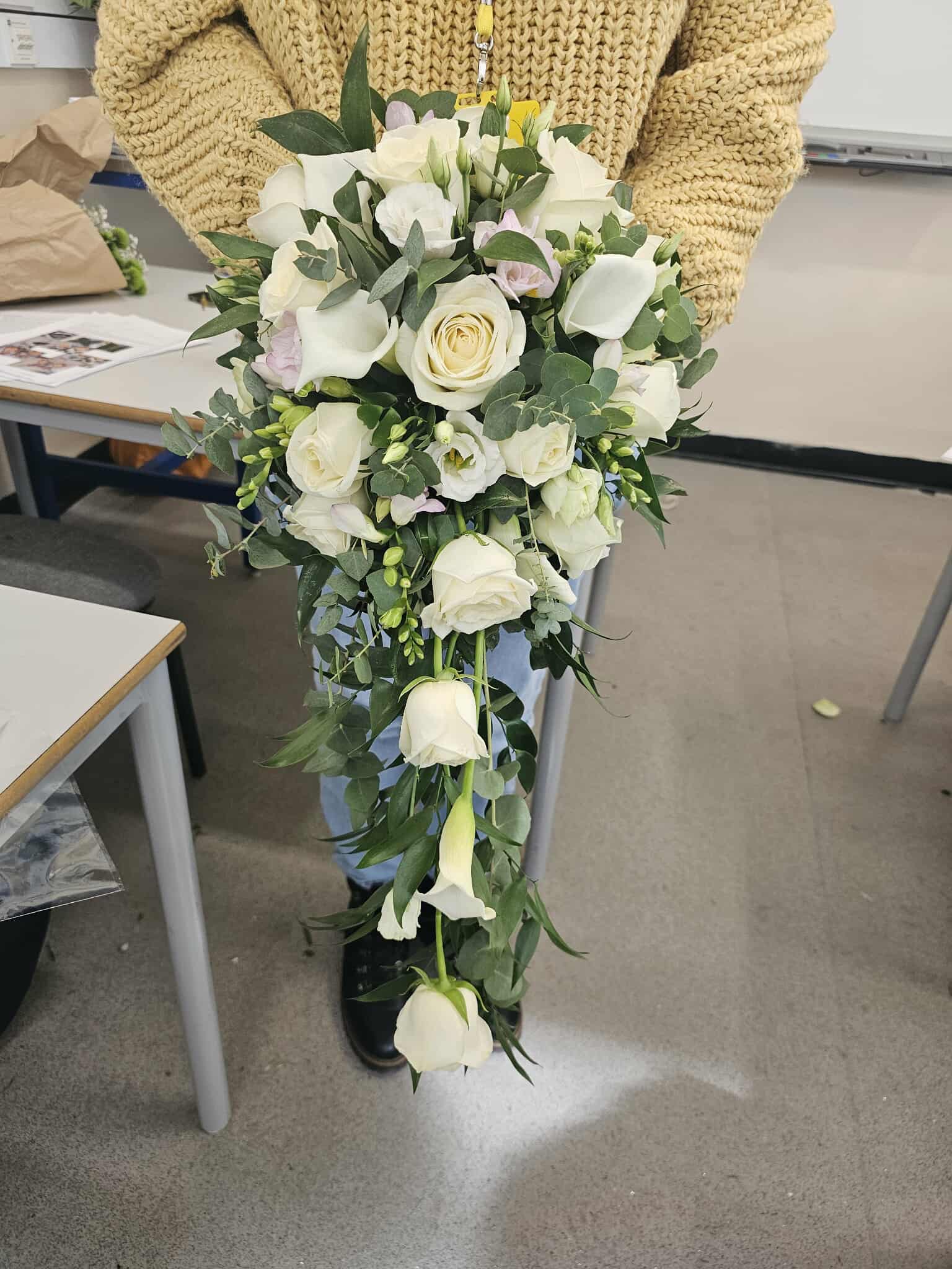 Teardrop bridal bouquet by Making It Bloom